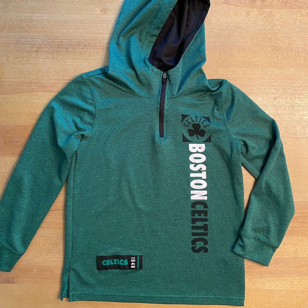 NBA Boston Celtics long sleeve shirt with hood size 8